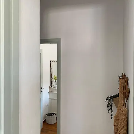 Visinokipos House Apartment